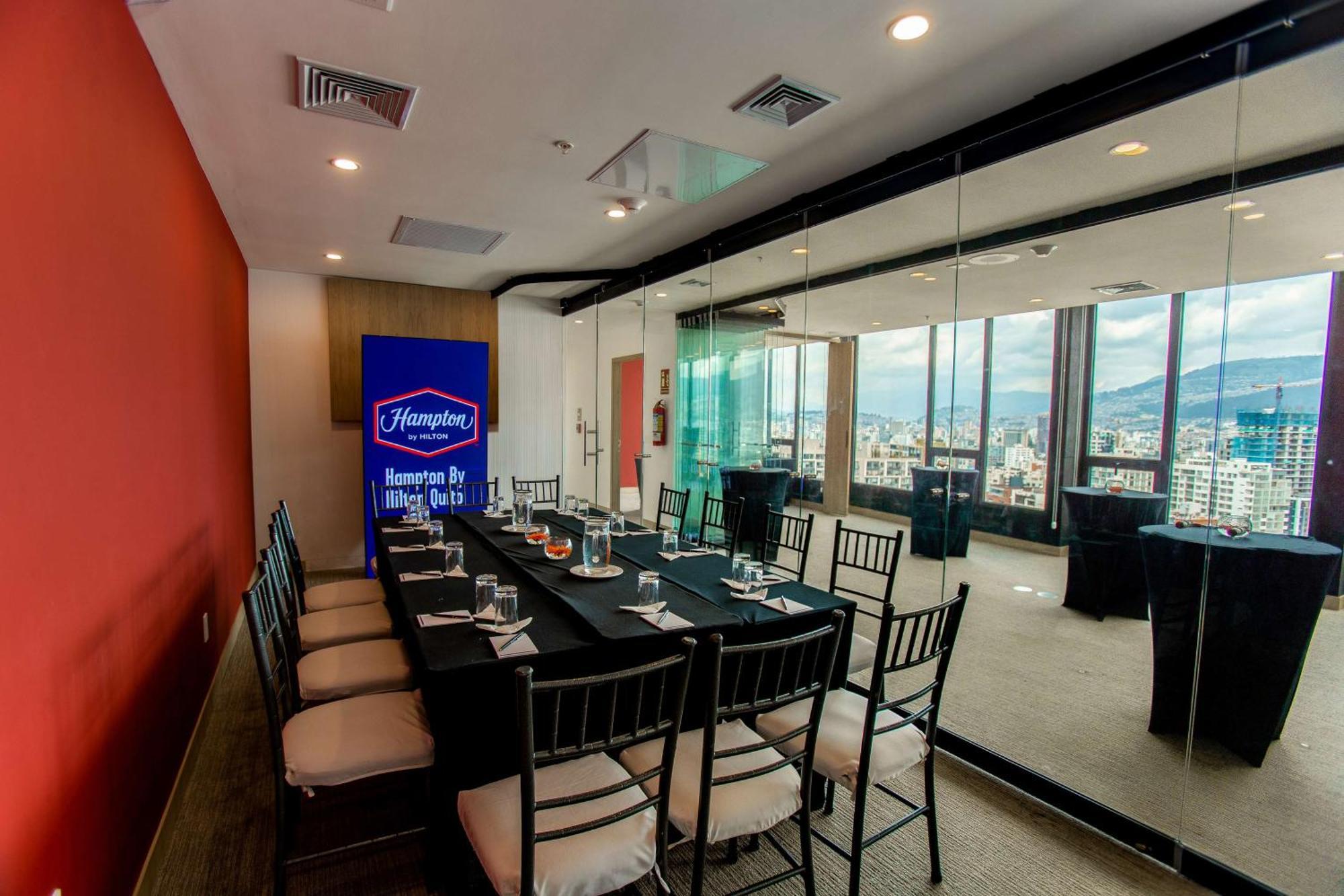 Hotel Hampton By Hilton Quito La Carolina Park Exterior foto