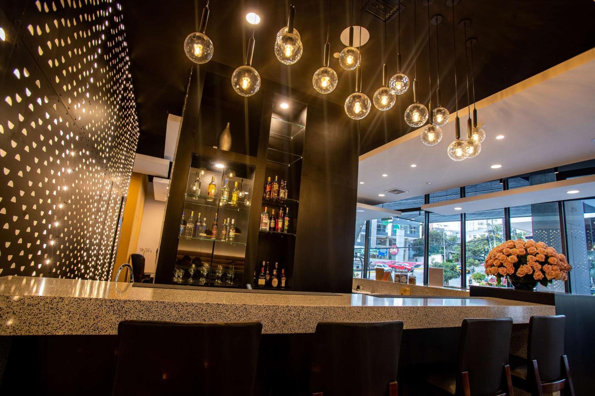 Hotel Hampton By Hilton Quito La Carolina Park Exterior foto