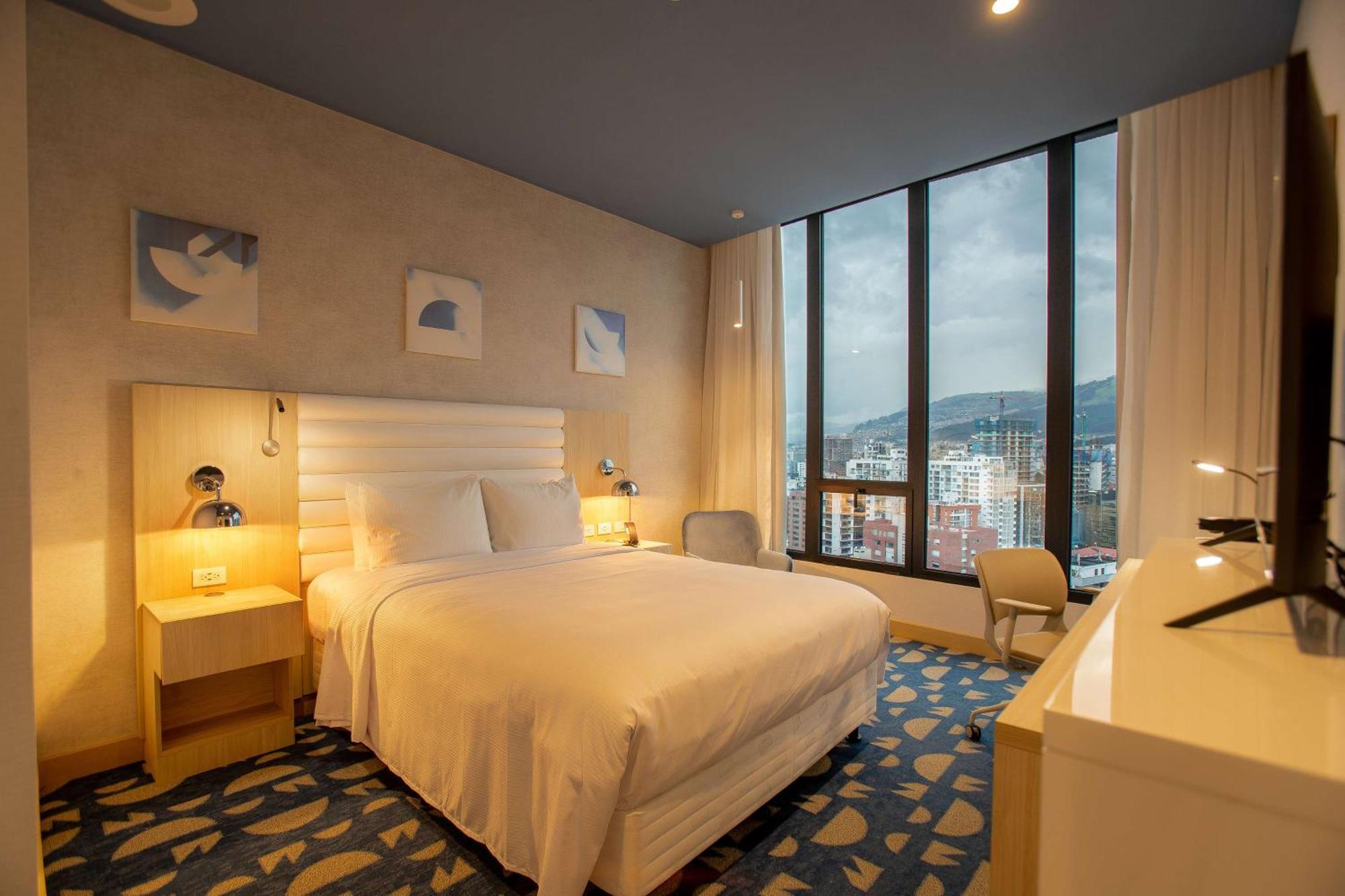 Hotel Hampton By Hilton Quito La Carolina Park Exterior foto