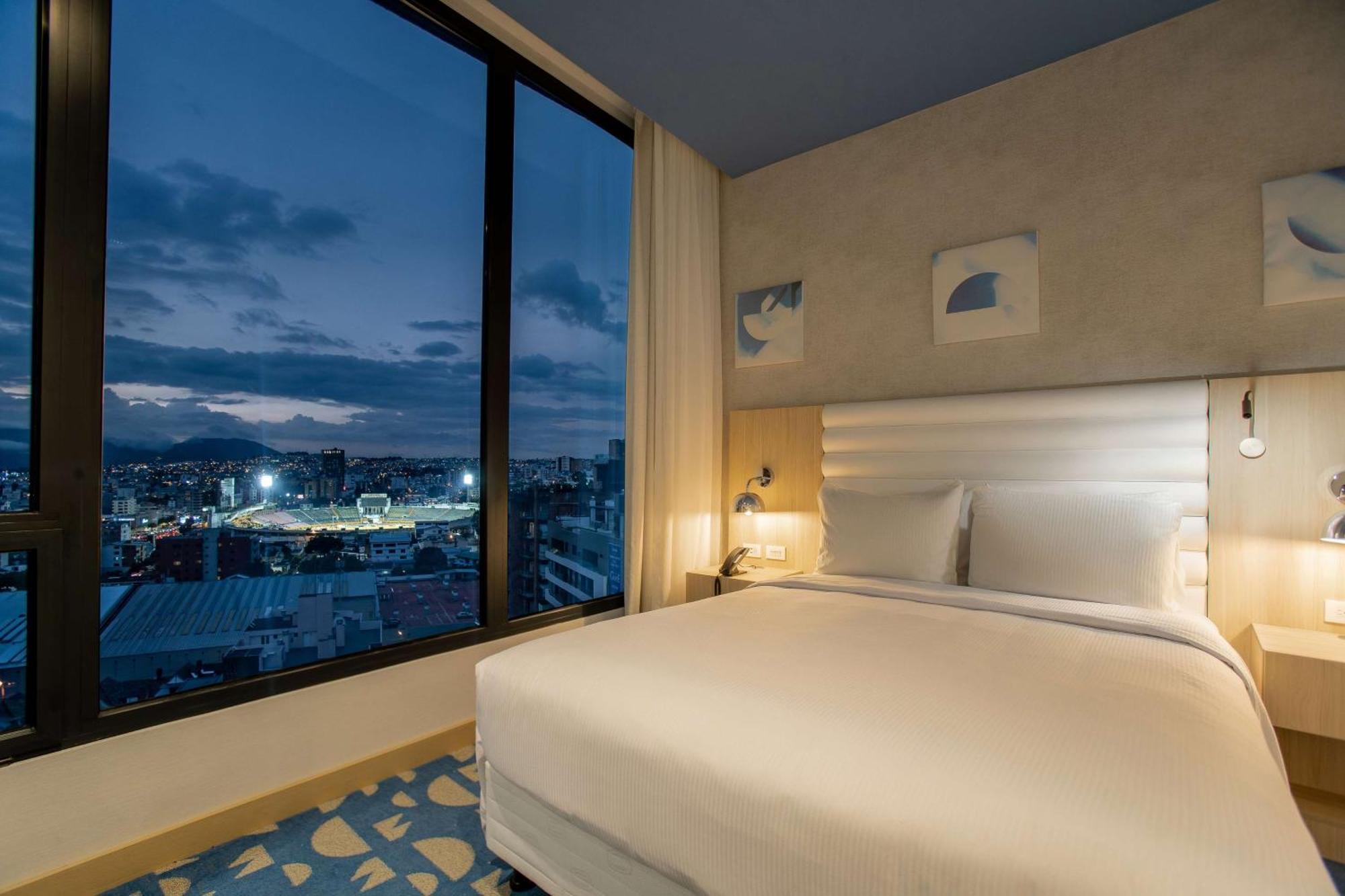 Hotel Hampton By Hilton Quito La Carolina Park Exterior foto