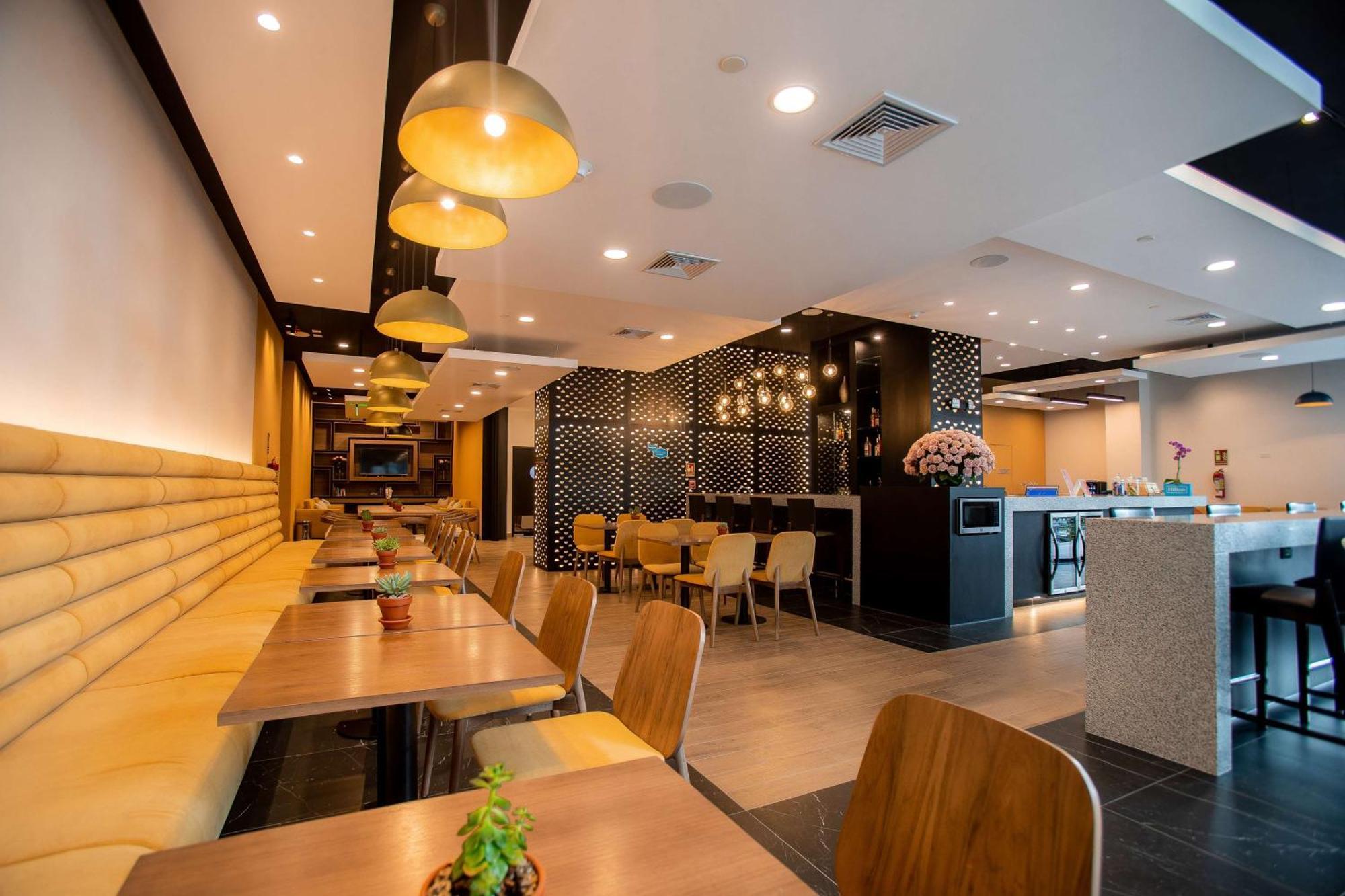 Hotel Hampton By Hilton Quito La Carolina Park Exterior foto